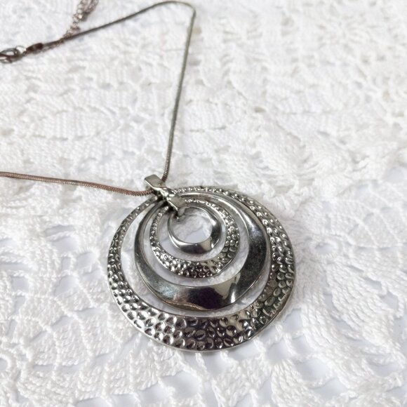 Cute Vintage Silver Wavy Rings Circles Necklace Pendant - Picture 3 of 3